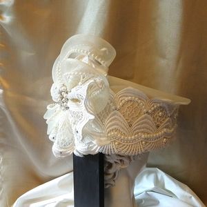 Ms Divine speckled cream hat Sz 58cm